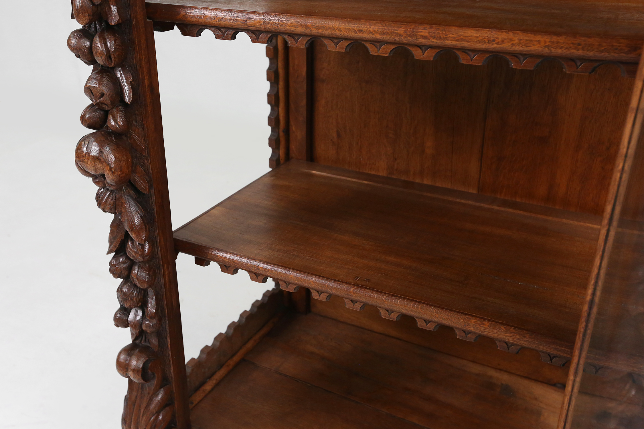 Richly decorated barok style display case in oak, Belgium 20th centurythumbnail